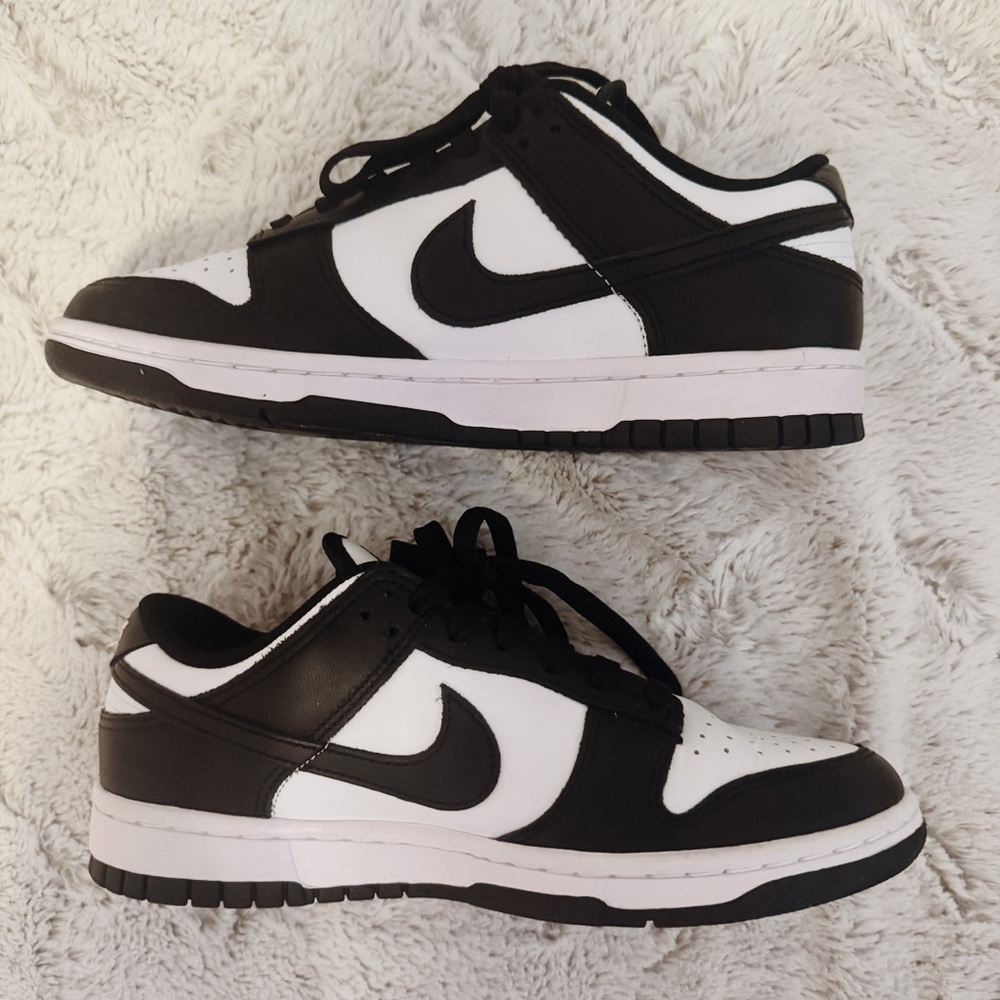 Nike Womens Black and White Dunk Sneakers | Size 7.5